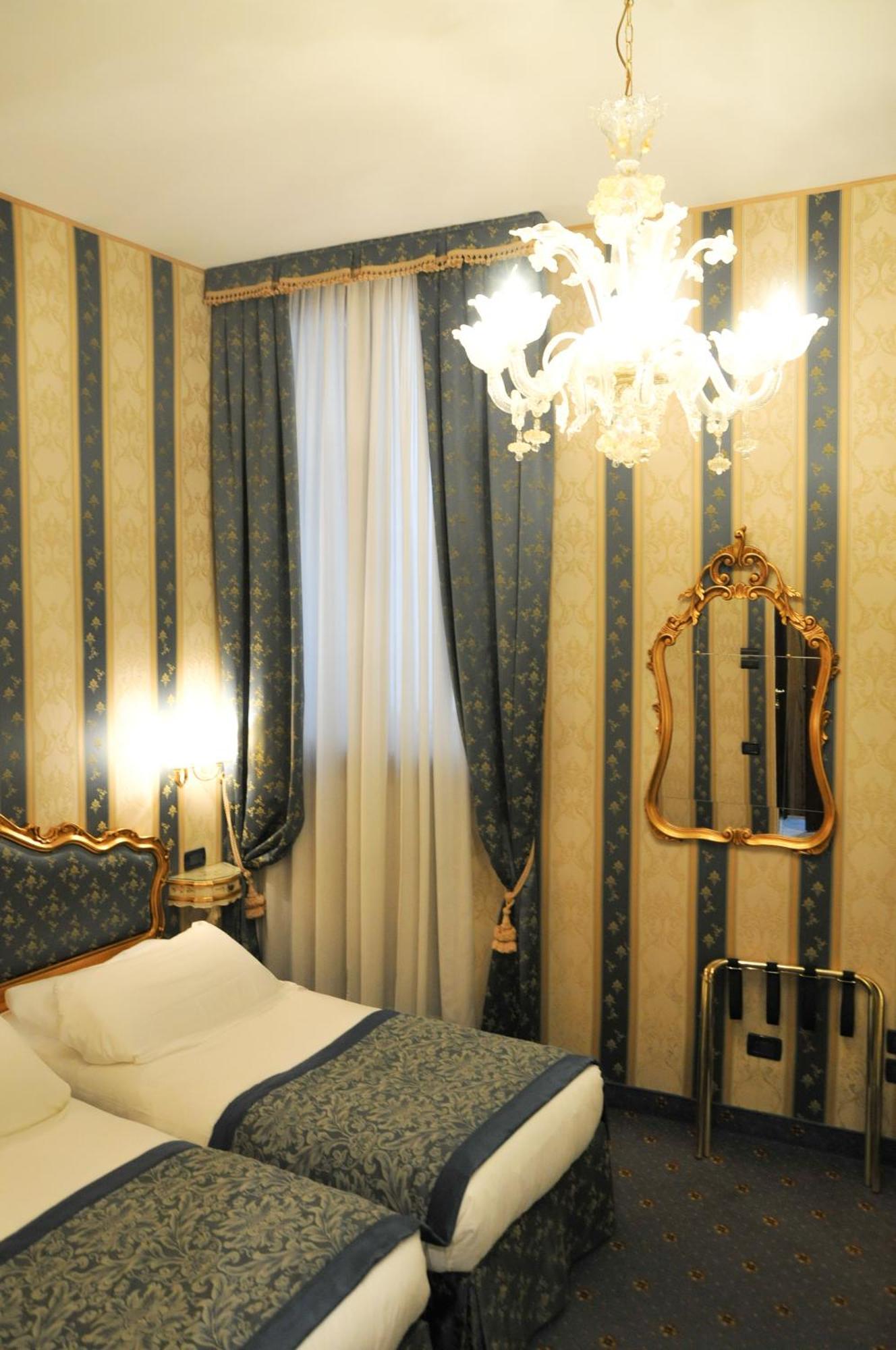 Ca' Amadi Bed and Breakfast Venedig Rum bild